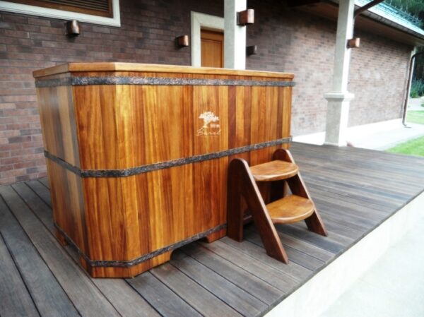 spb.barelwood.com